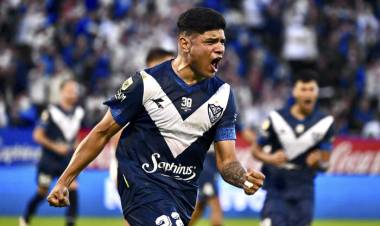 VÉLEZ ANDA DE FIESTA EN FIESTA