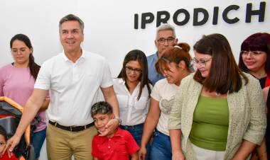 SÁENZ PEÑA: EL GOBERNADOR ZDERO ENTREGÓ AYUDAS TÉCNICAS A PERSONAS CON DISCAPACIDAD: “ES UNA POLÍTICA DE ESTADO GARANTIZAR SU INDEPENDENCIA Y CALIDAD DE VIDA”-ASEGURÓ.