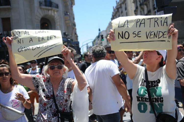 LAS DOS BATALLAS CONTRA EL DNU DE JAVIER MILEI