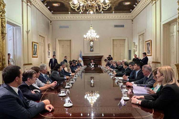 LAS EMPANTANADAS NEGOCIACIONES ENTRE LA CASA ROSADA Y LOS GOBERNADORES