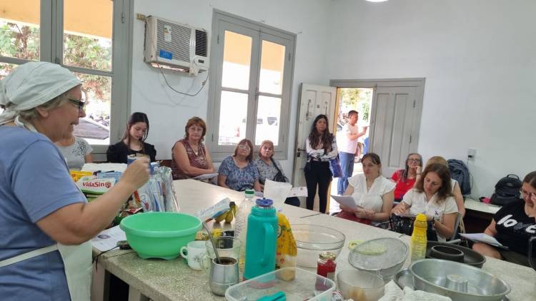VILLA ANGELA:  SE APRENDIERON 3 RECETAS PARA HACER ROSCAS DE PASCUAl