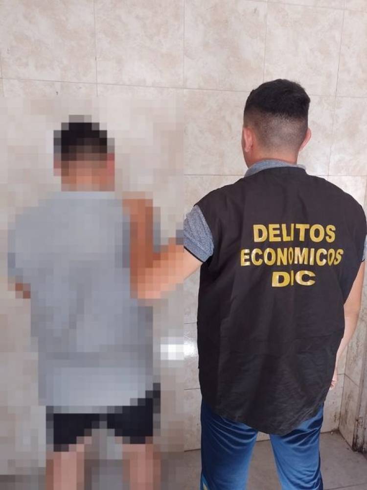 DETIENEN A UN EMPLEADO MUNICIPAL POR FRAUDE