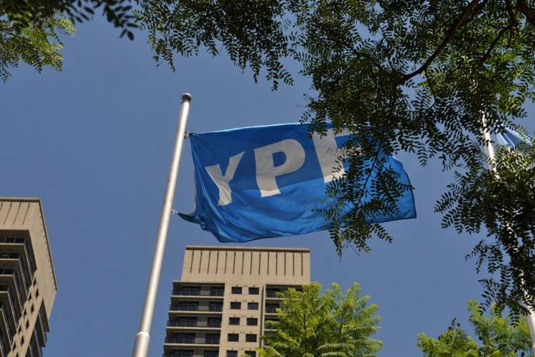 SUELDOS DE HASTA 70 MILLONES DE PESOS EN YPF