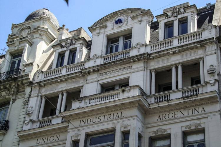 LA DOBLE MORTAL DE LA UNIÓN INDUSTRIAL 