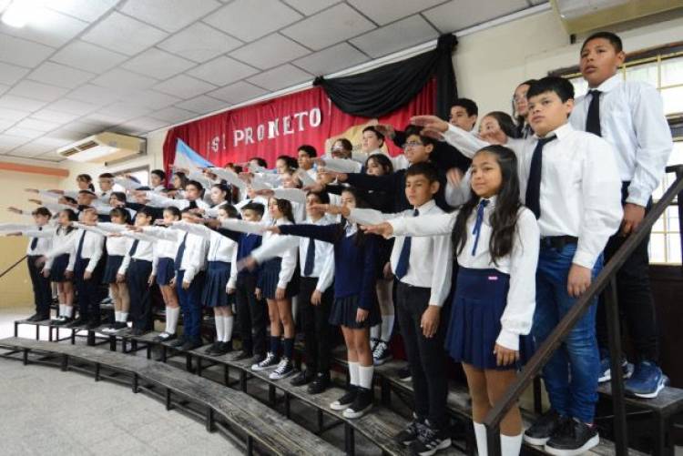 ESTUDIANTES CHAQUEÑOS PROMETEN LEALTAD A LA CONSTITUCIÓN 