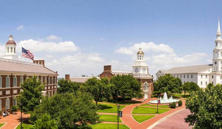 LA UNIVERSIDAD BAUTISTA DE DALLAS (DBU) EXTIENDE LA MANO A LATINOAMÉRICA