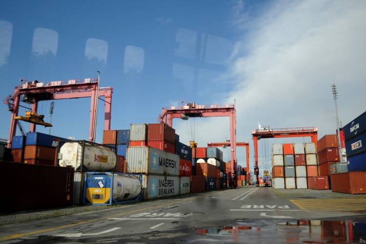 MENOS RESTRICCIONES PARA EXPORTAR