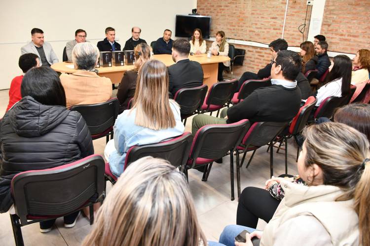EL GOBERNADOR ZDERO ACOMPAÑÓ LA ENTREGA DE ECÓGRAFOS PARA FORTALECER EL SISTEMA DE SALUD PROVINCIAL