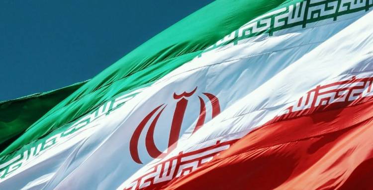 IRÁN: 10 AÑOS DE PRISIÓN A UN TURISTA POR TENER UN EVANGELIO