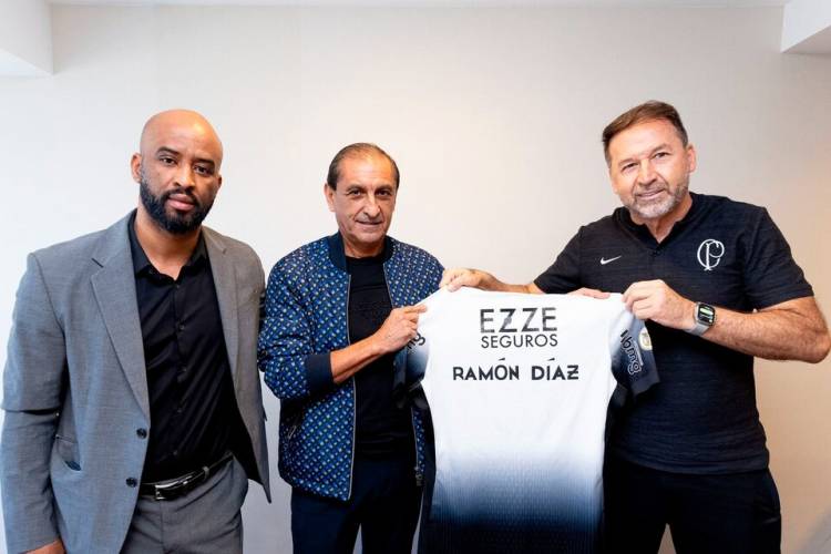 RAMÓN DÍAZ FUE PRESENTADO COMO NUEVO DT DE CORINTHIANS