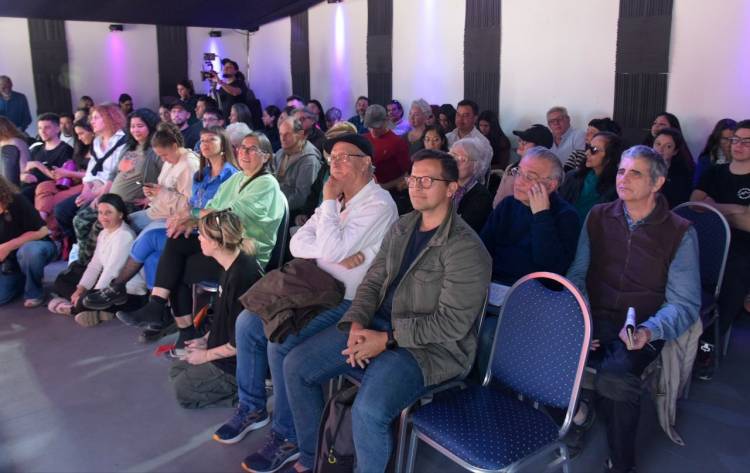 PRESENTACIÓN DEL PROYECTO "BANCO DE CANCIONES CHACO" EN EL STAND DEL PODER LEGISLATIVO EN LA BIENAL