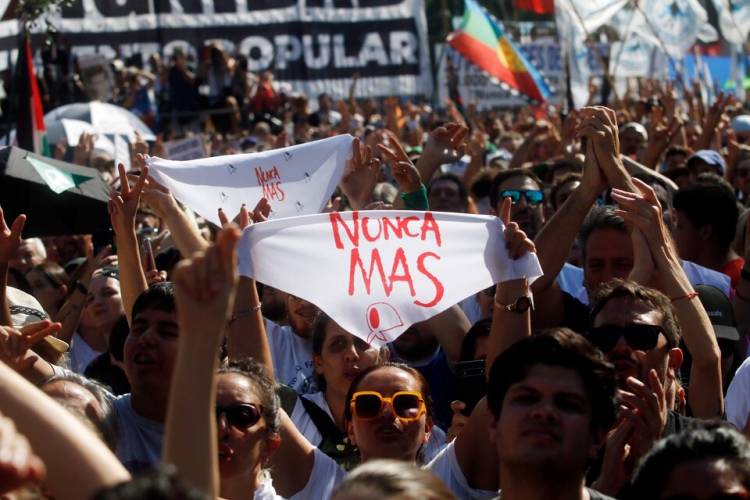 “BASTA DE ATROPELLOS A LA MEMORIA Y LA DIGNIDAD”