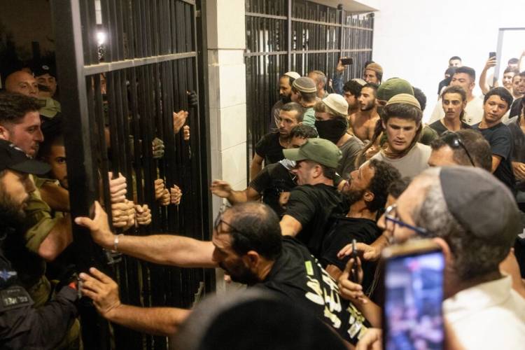 NUEVE SOLDADOS ISRAELÍES FUERON DETENIDOS POR MALTRATOS A UN PRESO EN GAZA