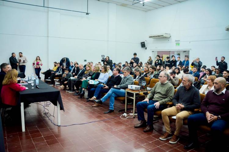EL GOBERNADOR ZDERO DESTACÓ LOS EMPRENDIMIENTOS PRESENTADOS EN EL PRIMER ENCUENTRO BASES TECNOLÓGICAS DEL ICCTI
