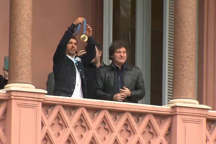 UN "MALIGNO" EN CASA ROSADA 