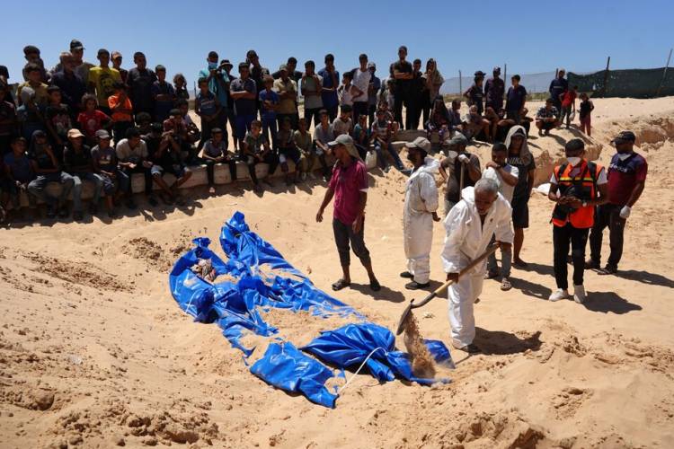 INDIGNACIÓN DE FAMILIARES DE REHENES ISRAELÍES POR EL RETORNO DE 80 CUERPOS A GAZA