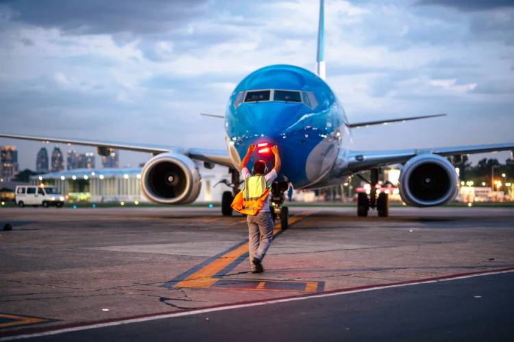 AEROLÍNEAS ARGENTINAS REPROGRAMA VUELOS INTERNACIONALES Y DE CABOTAJE