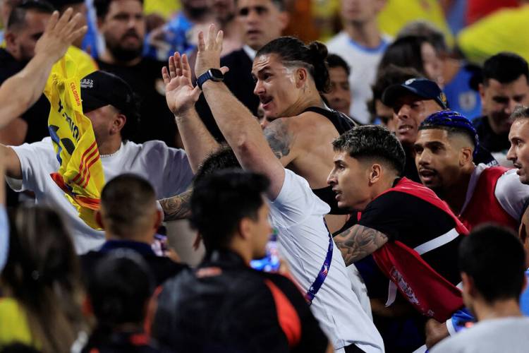 DURÍSIMAS SANCIONES PARA LOS JUGADORES URUGUAYOS QUE SE PELEARON EN LA COPA AMÉRICA