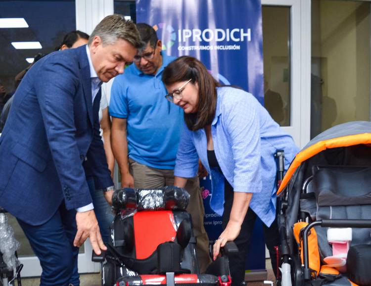 HERMOSO CAMPO: EL GOBERNADOR ZDERO ACOMPAÑÓ EL ACTO POR EL 84° ANIVERSARIO, ENTREGÓ UN EQUIPO DE RADIOLOGÍA AL HOSPITAL LOCAL E INAUGURÓ REFACCIONES DEL REGISTRO CIVIL
