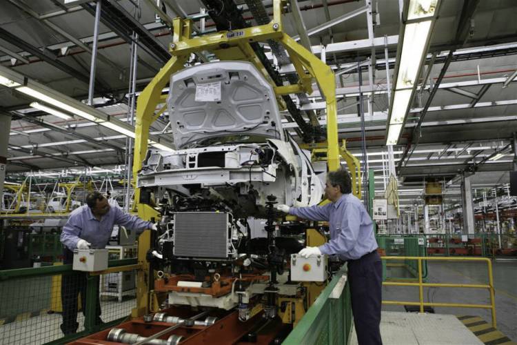 NISSAN Y RENAULT FRENAN LA PRODUCCIÓN DE PICK UPS POR TRES SEMANAS