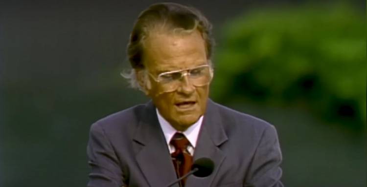 LA BGA PUEDE DEMANDAR A ‘EVANGÉLICOS POR HARRIS’ POR USAR A BILLY GRAHAM EN CAMPAÑA ANTI-TRUMP