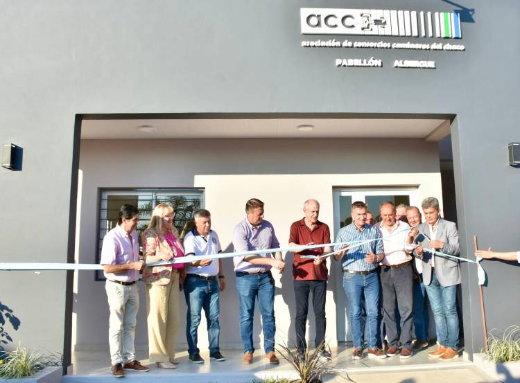 EL GOBERNADOR ZDERO INAUGURÓ EL EDIFICIO DE ALBERGUE DE LOS CONSORCIOS CAMINEROS EN RESISTENCIA Y FIRMÓ CONVENIOS DE FORTALECIMIENTO AL SECTOR