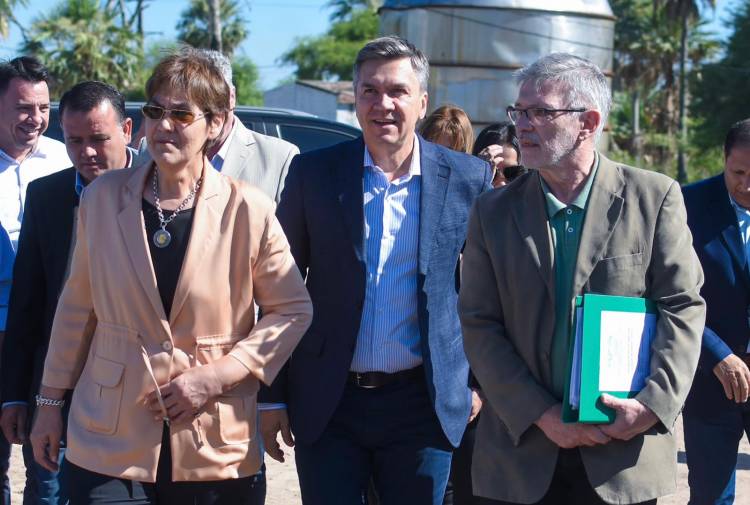 SAMUHÚ: EL GOBERNADOR ZDERO PUSO EN FUNCIONAMIENTO HOY LA PLANTA POTABILIZADORA DE AGUA 