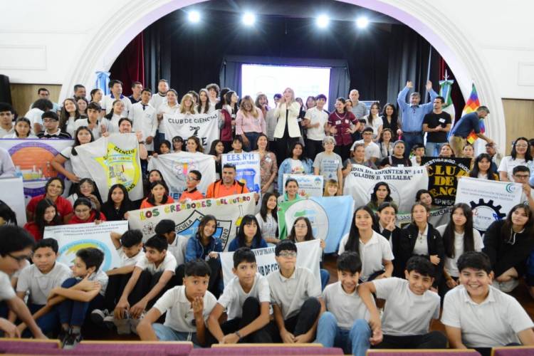 ESTUDIANTES DE 30 CLUBES DE CIENCIA VIVIERON LA EXPERIENCIA DE SER” CIENTÍFICOS POR UN DÍA”