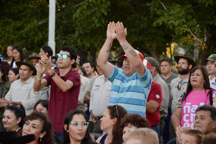 EL GOBERNADOR LEANDRO ZDERO ACOMPAÑÓ EL ACTO CENTRAL POR EL 96° ANIVERSARIO DE CAPITÁN SOLARI