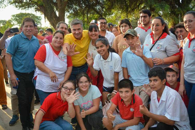 MEJORAS PARA PRESIDENCIA ROCA: EL GOBERNADOR ZDERO INAUGURÓ PAVIMENTO Y ENTREGÓ EQUIPAMIENTOS PARA EL INSTITUTO “RAÚL BERNARDINO BARBETTI”