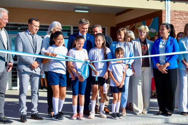 INICIO DEL CICLO LECTIVO DE NIVEL PRIMARIO: EL GOBERNADOR ZDERO INAUGURÓ LA ESCUELA 1027 DE CHARATA   