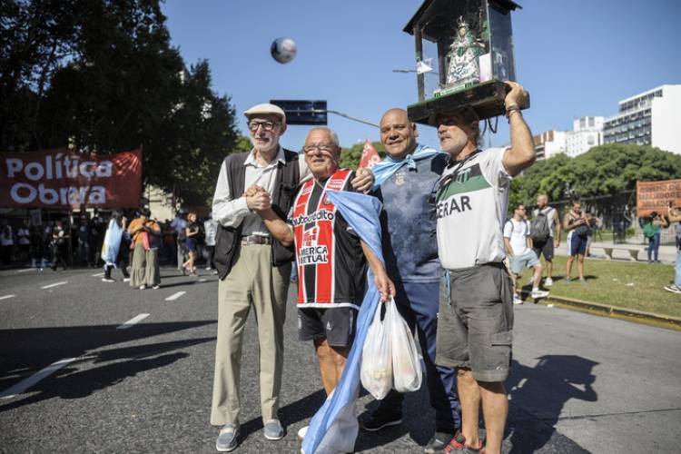 LOS JUBILADOS EN LA PRIMERA LÍNEA