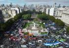 MASIVA MARCHA FRENTE AL CONGRESO, SIN REPRESIÓN Y CON LA CGT