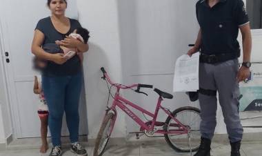 PUERTO VILELAS : RESTITUYEN UNA BICICLETA PARA NIÑO