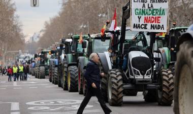 ESPAÑA: TRACTORAZO EN DEFENSA DEL CAMPO