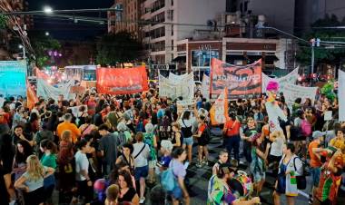 IMPULSADO POR EL CENTRO DE ESTUDIANTES DE FILOSOFÍA Y LETRAS:  CACEROLAZO EDUCATIVO