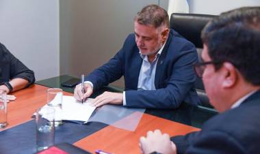 EL MINISTERIO DE GOBIERNO FIRMÓ UN CONVENIO CON LA FACULTAD DE DERECHO DE LA UNNE 