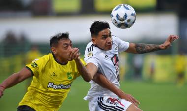 COPA DE LA LIGA: RIESTRA HIZO SU NEGOCIO ANTE DEFENSA Y JUSTICIA