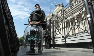 APERTURA DE SESIONES: DENUNCIAN UN "ESTADO DE SITIO" DENTRO DEL CONGRESO
