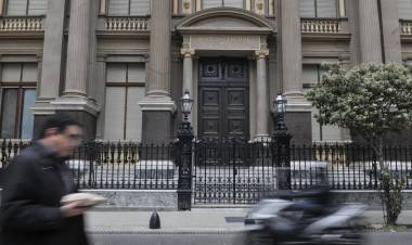 EL BANCO CENTRAL BAJÓ LA TASA Y LOS DÓLARES FINANCIEROS SUBIERON