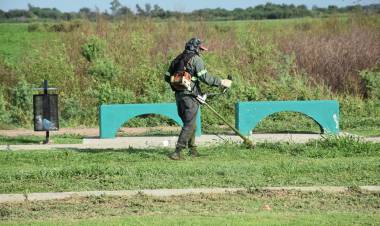 VILLA ÁNGELA: AVANZA CON EL OPERATIVO DE LIMPIEZA Y DEMALEZADO