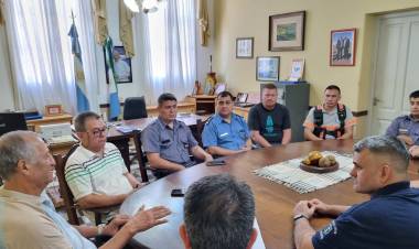 VILLA ANGELA: EL INTENDENTE PAPP RECIBIÓ A LAS FUERZAS DE SEGURIDAD