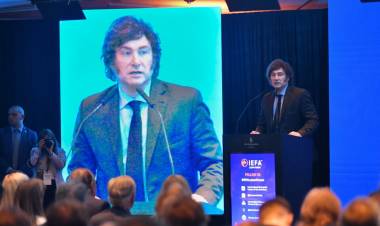 JAVIER MILEI SE MOSTRÓ "ORGULLOSO" DEL AJUSTE Y ASEGURÓ QUE DESPEDIRÁN A MILES DE EMPLEADOS PÚBLICOS