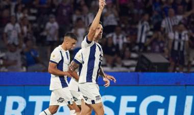 COPA DE LA LIGA: TALLERES SUPERÓ A VÉLEZ SARSFIELD Y ES ESCOLTA
