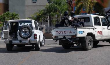 LAS BANDAS ATACAN EL PALACIO NACIONAL 