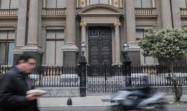 EL PLAN LICUADORA DE LOS PESOS DE LOS AHORRISTAS SIGUE A TODA MARCHA