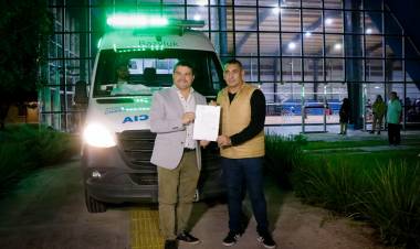 EL INSTITUTO DEL DEPORTE CHAQUEÑO MARCÓ EL INICIO DE ACTIVIDADES ACUÁTICAS EN EL JAIME ZAPATA Y ANUNCIÓ QUE SERÁ ZONA CARDIOPROTEGIDA 