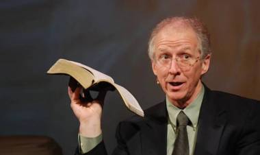 JOHN PIPER: NI BENDECIR NI LAPIDAR A LAS PAREJAS HOMOSEXUALES