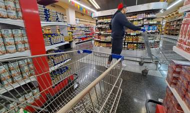 EL CONSUMO NO ENCUENTRA SU PISO