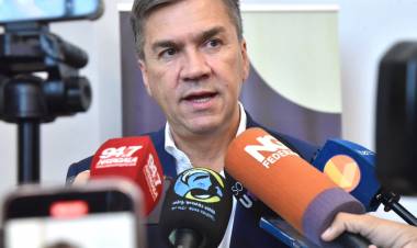 EL GOBERNADOR ANUNCIÓ EL AUMENTO DE SUELDOS DEL 51,62% PARA LOS EMPLEADOS PÚBLICOS